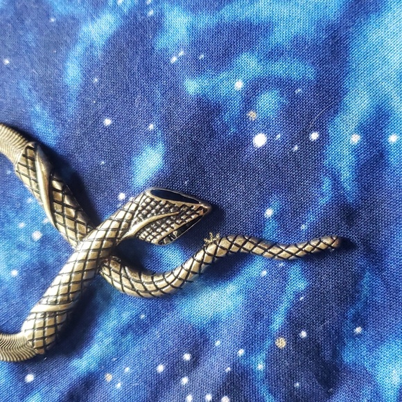 Striking snake pendant necklace. - Picture 4 of 4